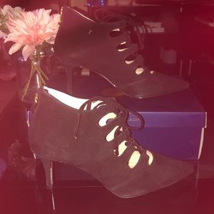 Black Adrienne Vittadini Netted Heels